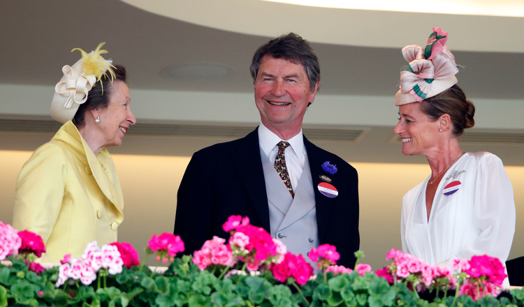 Модное дежавю: Софи Уэссекская повторила на Royal Ascot свой образ со свадьбы Кейт Миддлтон и принца Уильяма Монархи,Британские монархи