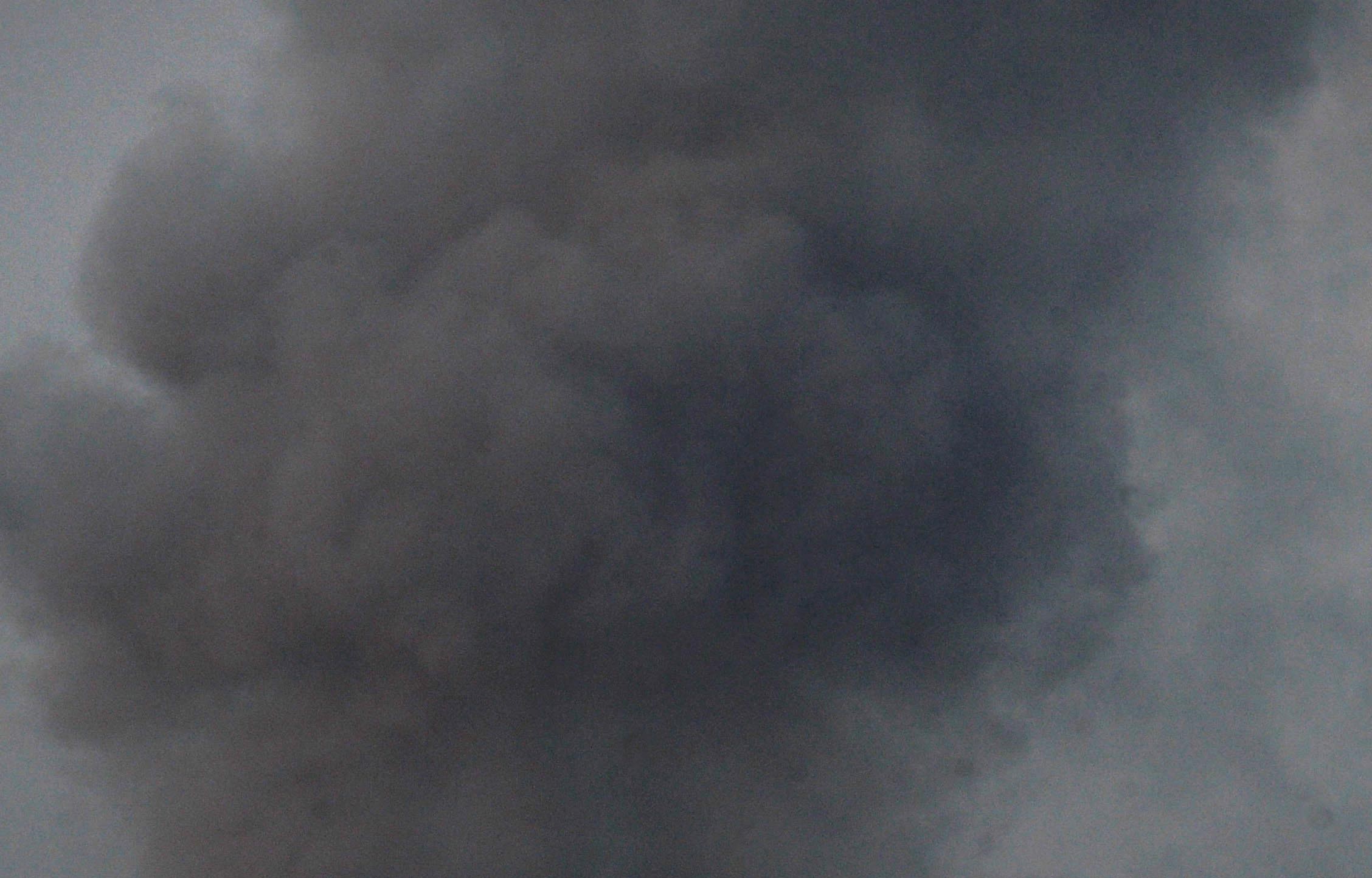Черный столб дыма над лесом. Взрывы и ВОИ сирен в Краснодаре.