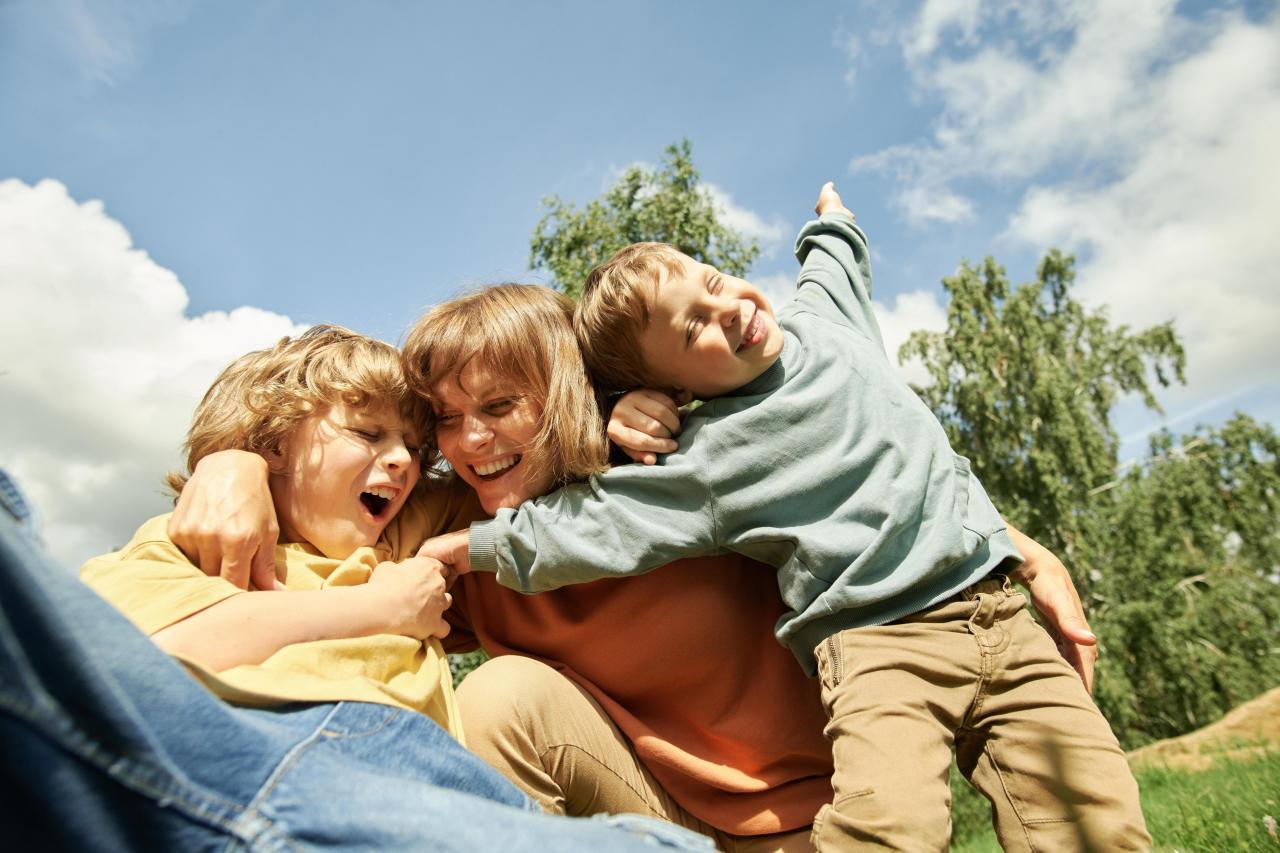 Кто такие сводные братья и сестры: объясняем простыми словами предыдущего, фамилию, приходится, брака, сестры, другу, обоих, имеют, браке, мужчины, братья, ребенок, нужно, согласие, родителей, лишен, родился, усыновленный, права, семье