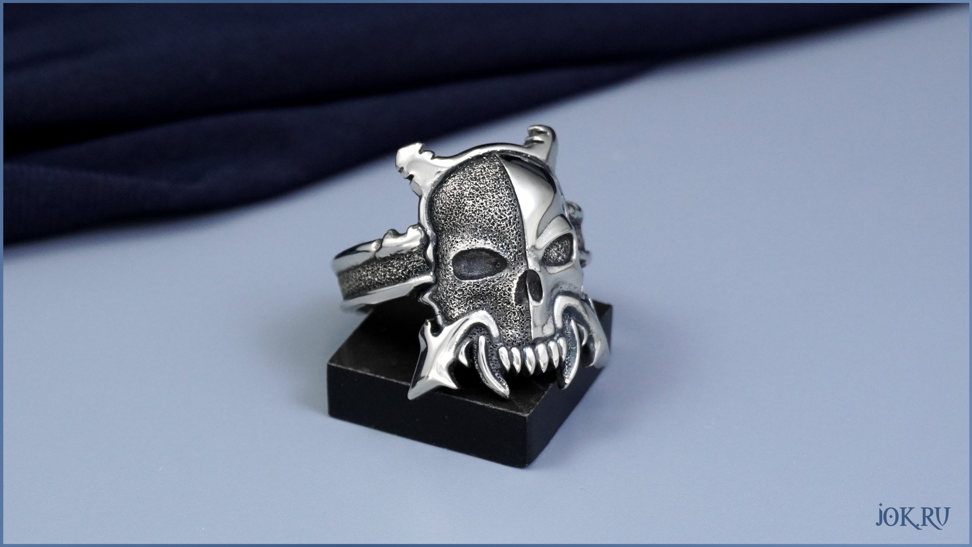 Эксклюзивное кольцо "Сыны Злобы" (Sons of Malice) из игры Warhammer 40k – сувенир для истинных фанатов Космодесанта