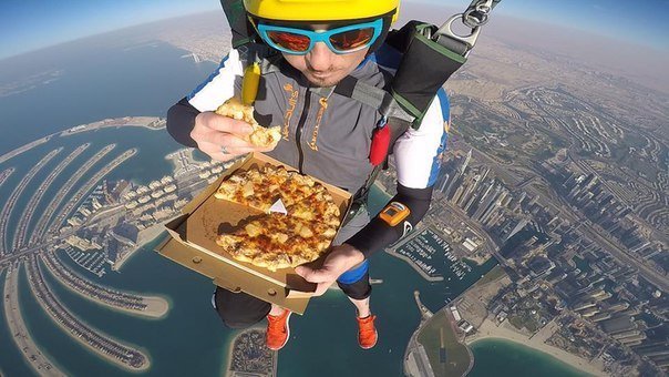 Съесть пиццу интересное, парашют, прикол, прыжки, фото, юмор
