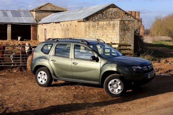 Простота лучше всего, а значит берем Dacia Duster.