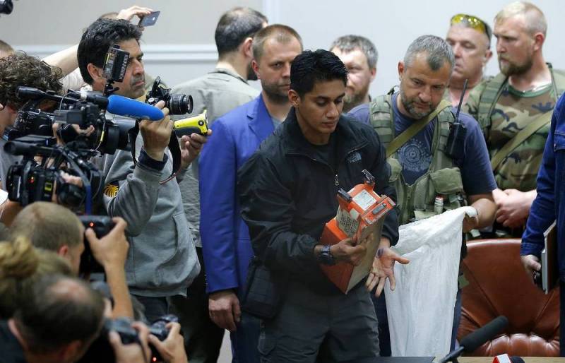 США и Украина пытались захватить «черные ящики» сбитого над Донбассом «Боинга»