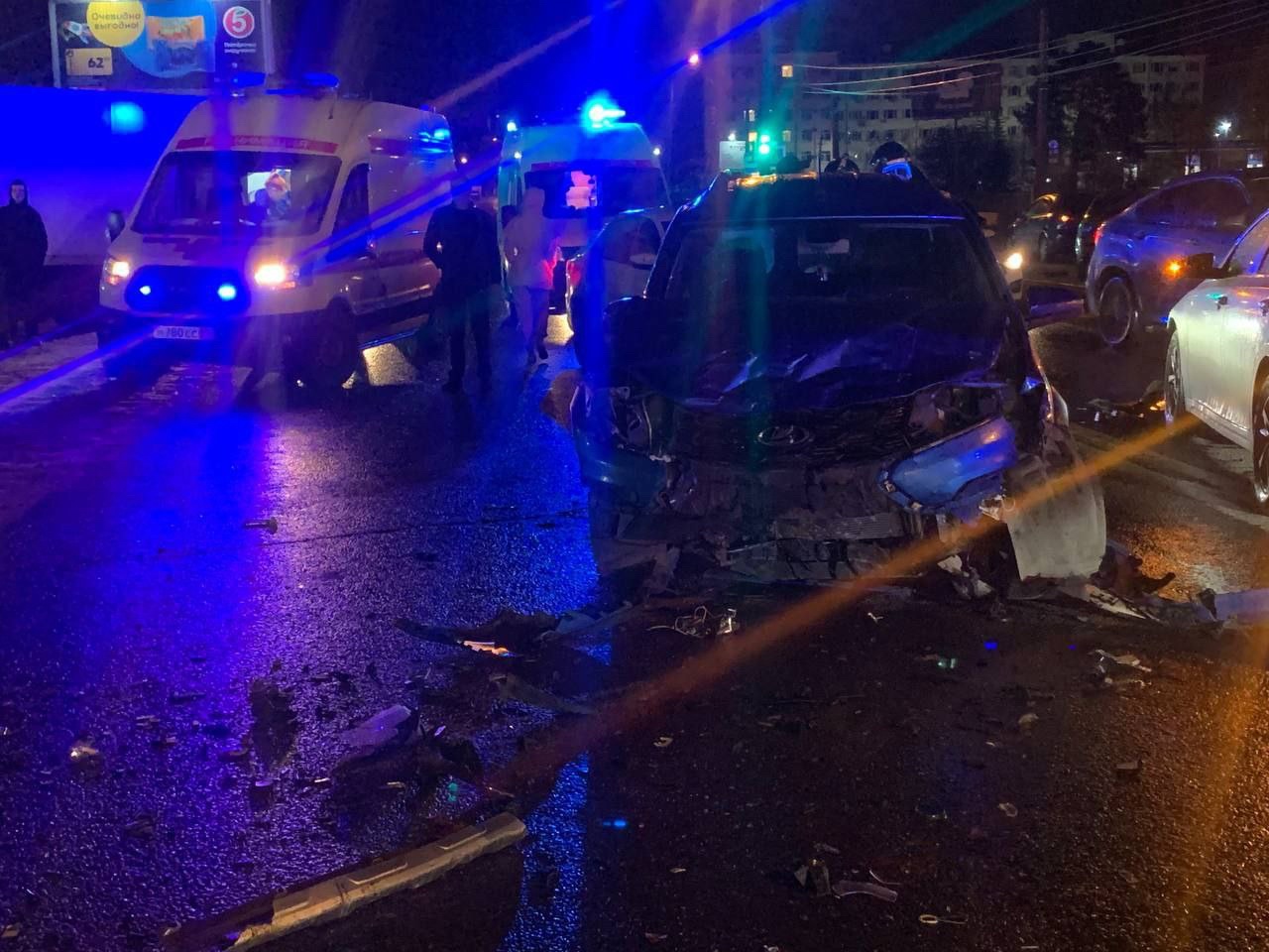 В Твери произошло ДТП из шести машин с жертвой