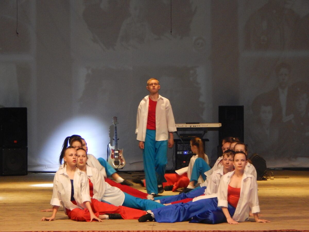 В Торопце состоялся праздничный концерт «Нам жить и помнить»