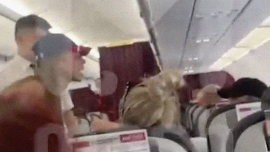 На борту самолета Сочи–Санкт-Петербург пассажиры устроили драку из-за отказа их пересадить