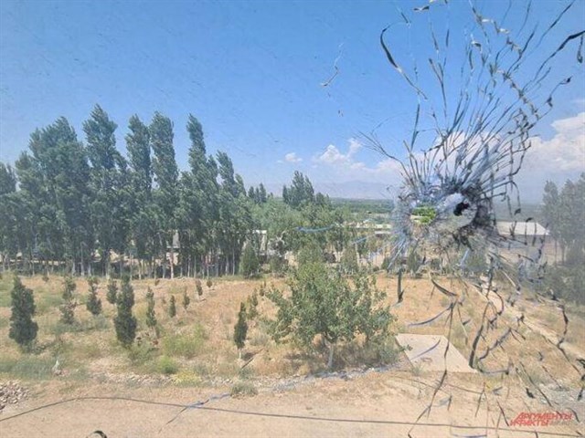 «Русские, помогите!». Почему Россия должна разнимать драки стран экс-СССР? «Русские, помогите!». Почему Россия должна разнимать драки стран экс-СССР? геополитика