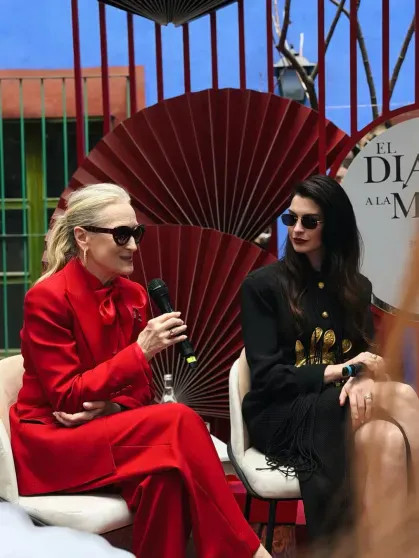 Энн Хэтэуэй в кожаных ботфортах и Мэрил Стрип посетили премьеру фильма 