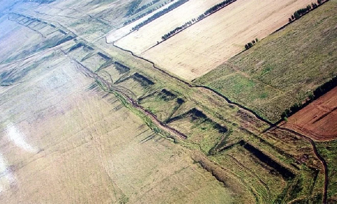 800 лет назад за Волгой построили стену длиной 2500 километров и историки спорят, кто прятался за ней