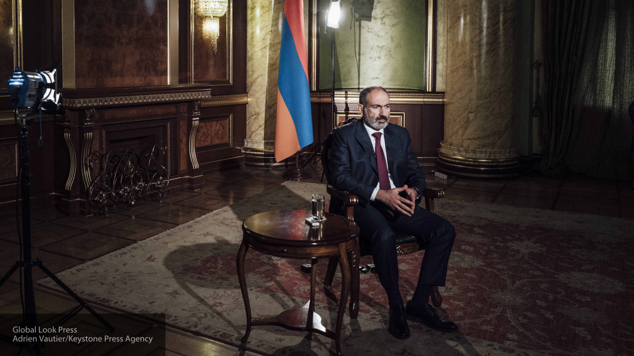Пашинян призвал провести консультации России и Армении по Карабаху
