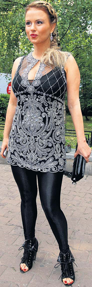 анна семенович в чулках.