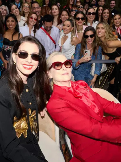 Энн Хэтэуэй в кожаных ботфортах и Мэрил Стрип посетили премьеру фильма 