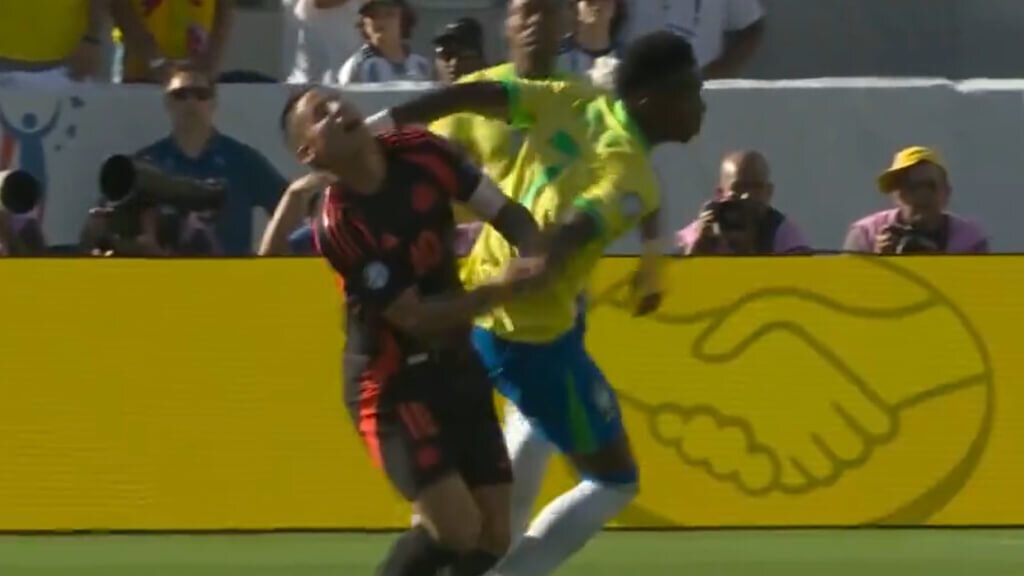 Тренер Бразилии о желтой Винисиуса за удар Хамесу в лицо: «Это очень странно – случайное движение. С Уругваем другим игрокам нужно проявить себя»
