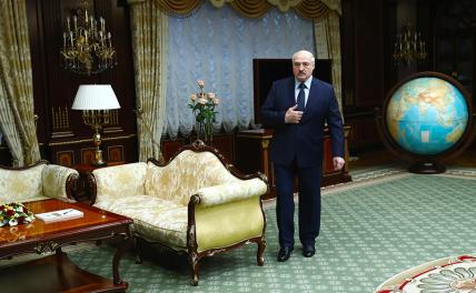 На фото: президент Белоруссии Александр Лукашенко во Дворце независимости в Минске