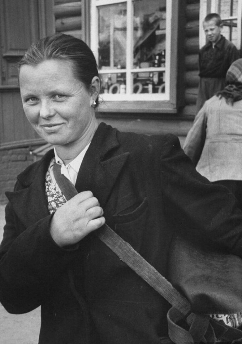 Простые москвички в 1956-м году 