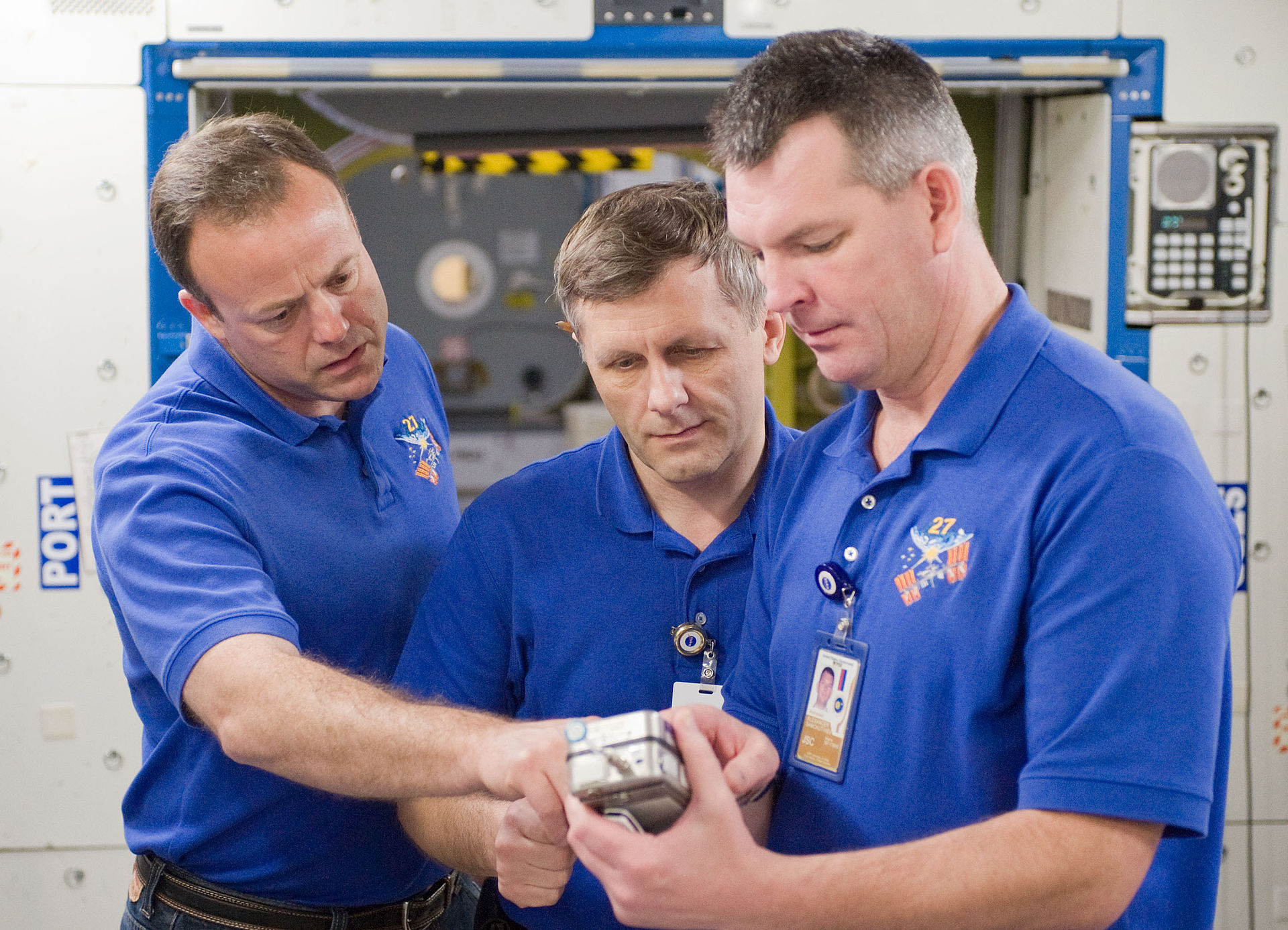 Soyuz TMA-21 Crew during a training at Johnson Space Center.jpg