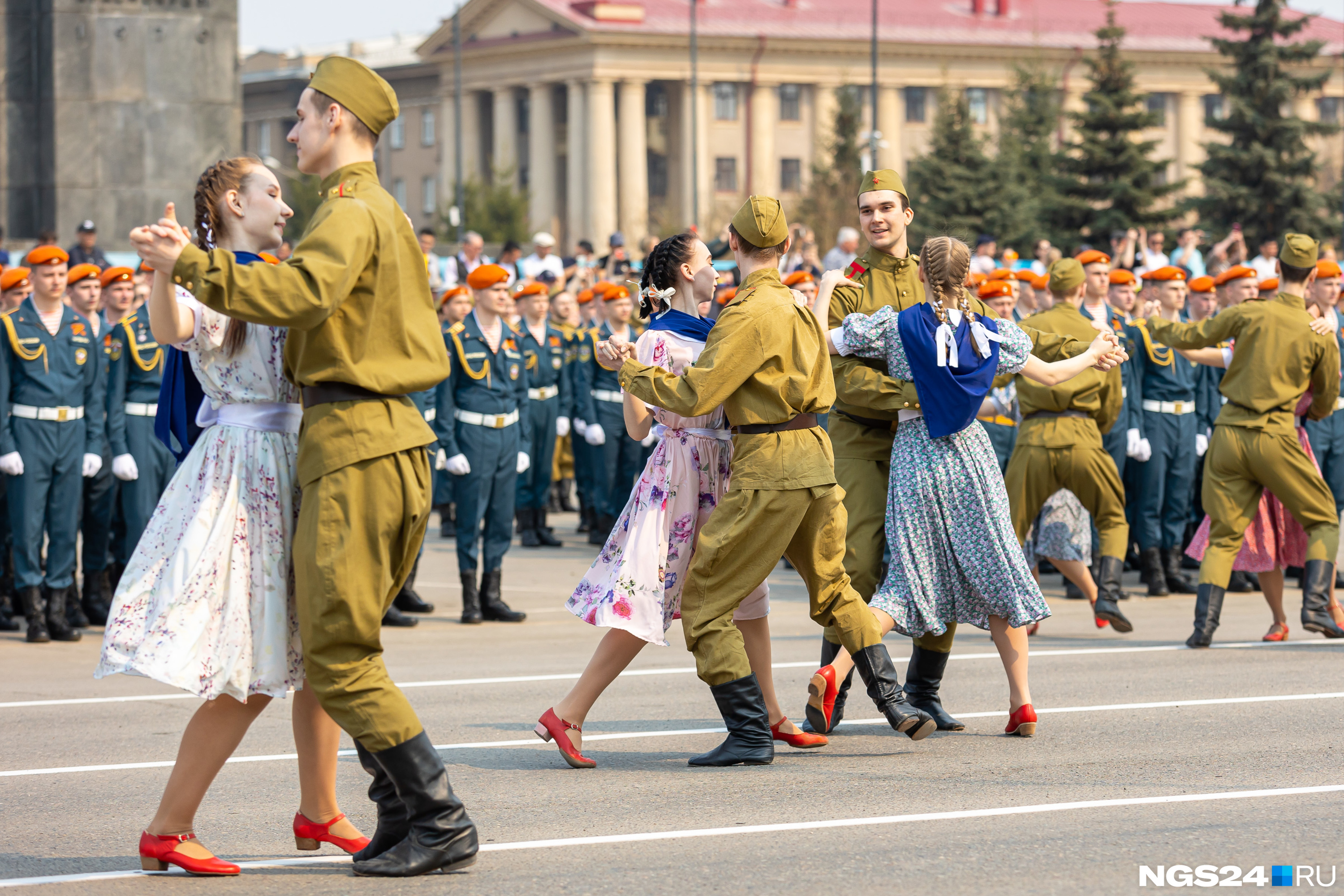 Купить 9 мая красноярск. Парад Победы в Красноярске. 9 Мая Красноярск. Парад 9 мая Красноярск. День Победы Красноярск 2023.