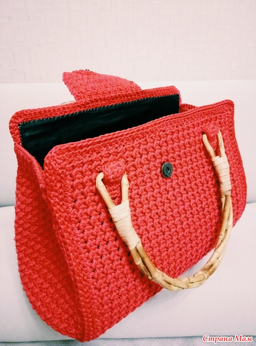 Сумка крючком на основе пластиковой канвы