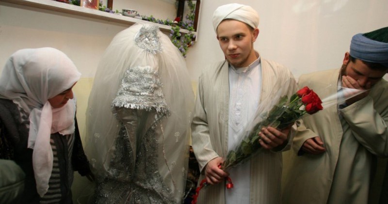 «Нужна стройная, белая, городская»: как сегодня выбирают невест в Таджикистане