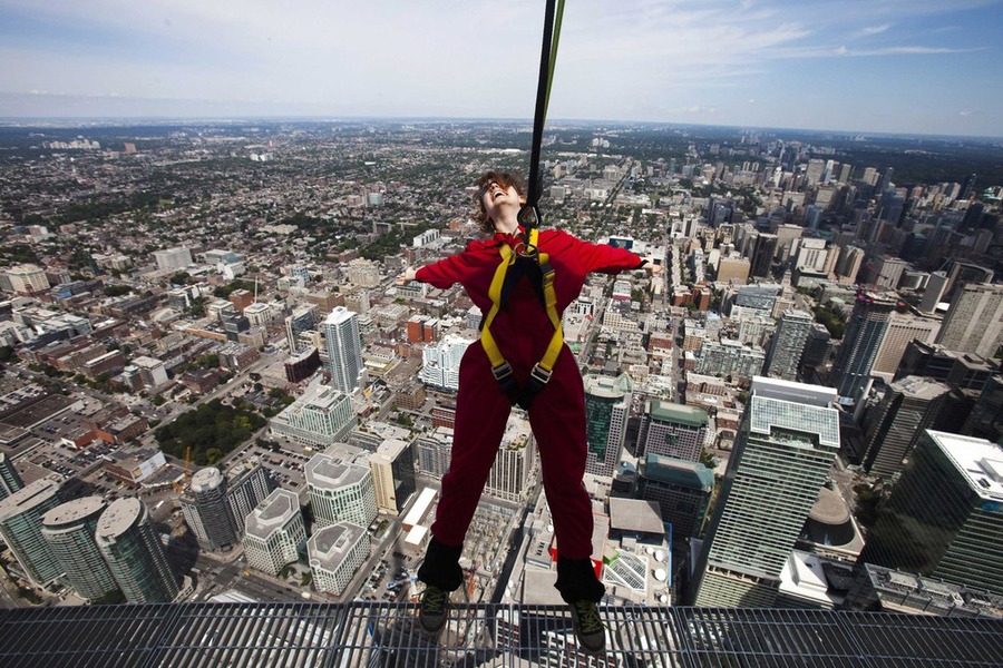 Аттракцион EdgeWalk в Торонто будет, высоте, EdgeWalk, аттракциона, Tower, метров, будут, смотровая, открытая, ходить, платформе, обойдется, человек, середины, тросом, страховочный, предосторожности, мерой, единственной, поручней