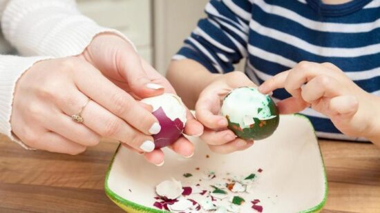 Как легче всего почистить вареные яйца: 3 способа проверил шеф-повар Фауст