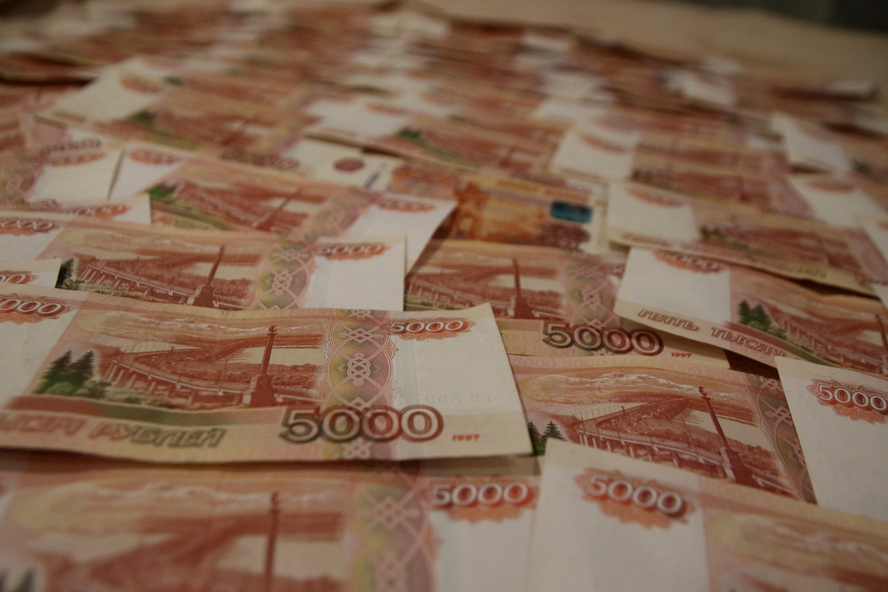 Бывшую сотрудницу банка из Южно-Сахалинска обвиняют в краже 6 млн рублей клиента