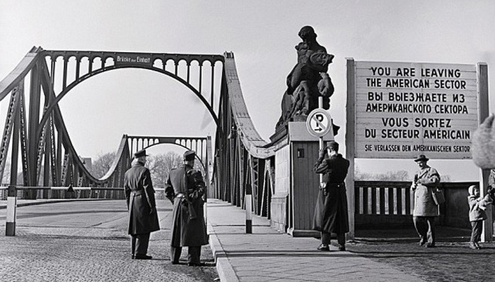 «Шпионский мост», или как СССР возвращал на родину своих разведчиков