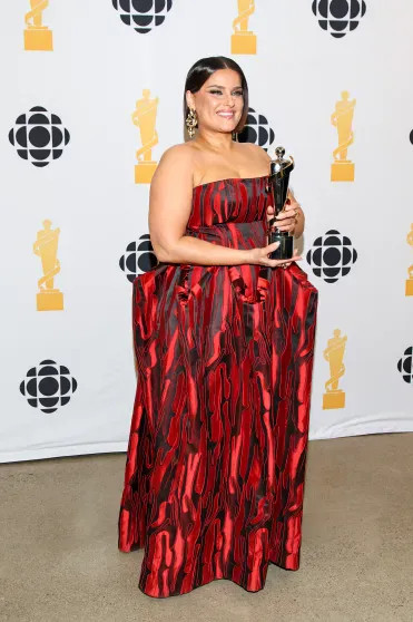 Нелли Фуртадо впервые вышла в свет после завершения карьеры на фоне критики её фигуры ФуртадоНелли, Нелли, певица, Фуртадо, происхождения, вышла, окончательно, после, сцены, Images, решение, любви, уровень, новый, себеНелли, заявляет, миниюбках, купальниках, годФуртадо, публикует