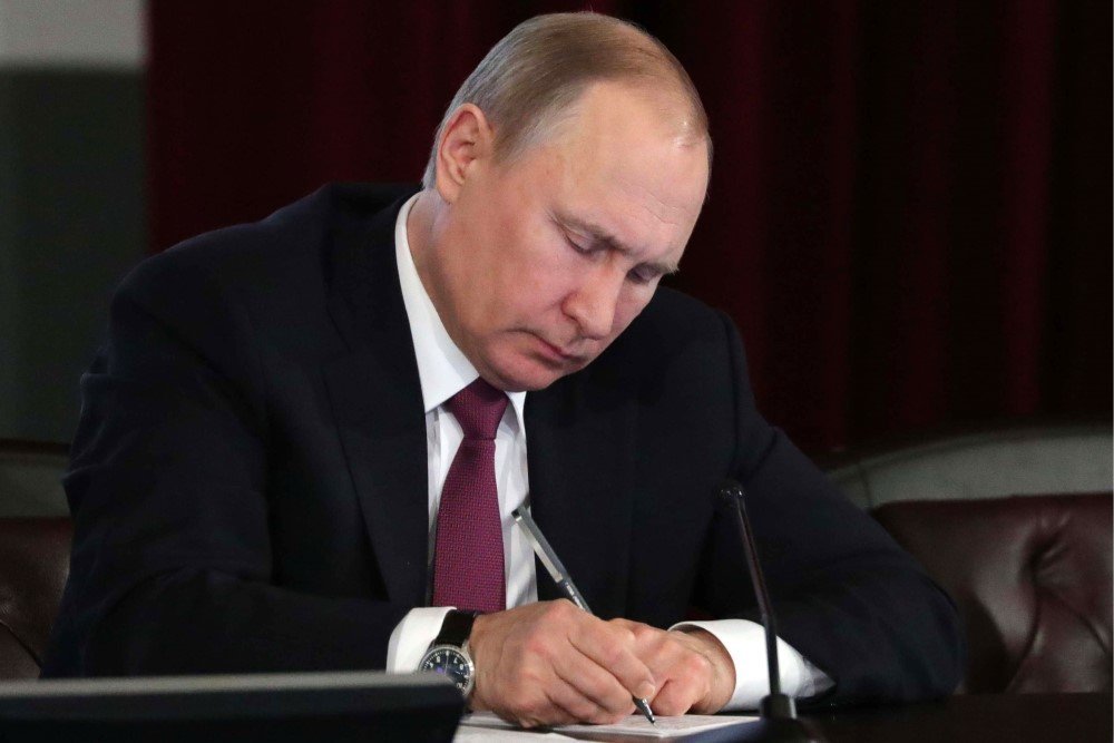 Путин назначил дату голосования по поправкам к Конституции Путин назначил дату голосования по поправкам к Конституции
