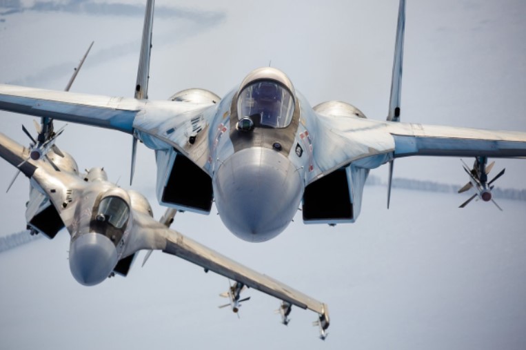 Как русские истребители Су-35С уничтожают объекты ВСУ: Новое видео от Минобороны
