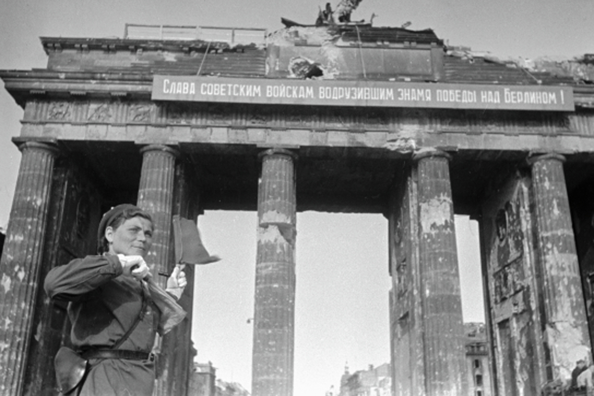 Легендарная регулировщица Победы отметила свое 100-летие: Бранденбургская мадонна