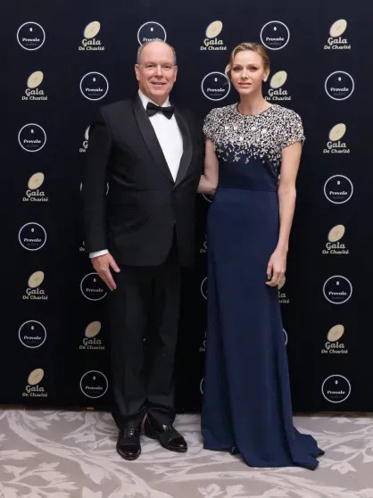 Княгиня Монако Шарлен вышла в свет в вечернем платье вместе с мужем, князем Альбером II Альбер, княгиня, ШарленКнязь, Шарлен, князь, после, детей, ШарленКнягиня, Монако, Альбера, законной, признанных, разных, Помимо, Габриэлла, принцесса, старших, Княгиня, принц, наследный