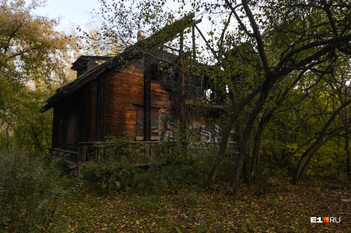 Старинные особняки в Екатеринбурге, где до сих пор живут люди построили, квартиры, здесь, находится, только, очень, Сейчас, усадьбы, семья, архитектуры, сейчас, сохранилась, одной, квартирах, вместо, Ивановна, когдато, квартира, живут, жильцов