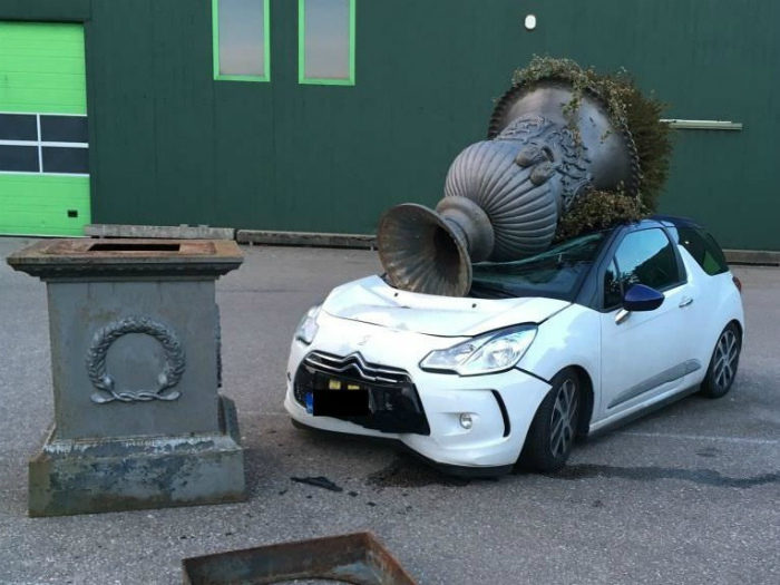 17 нелепых дорожных ситуаций, которые с трудом поддаются объяснению 17 нелепых дорожных ситуаций, которые с трудом поддаются объяснению