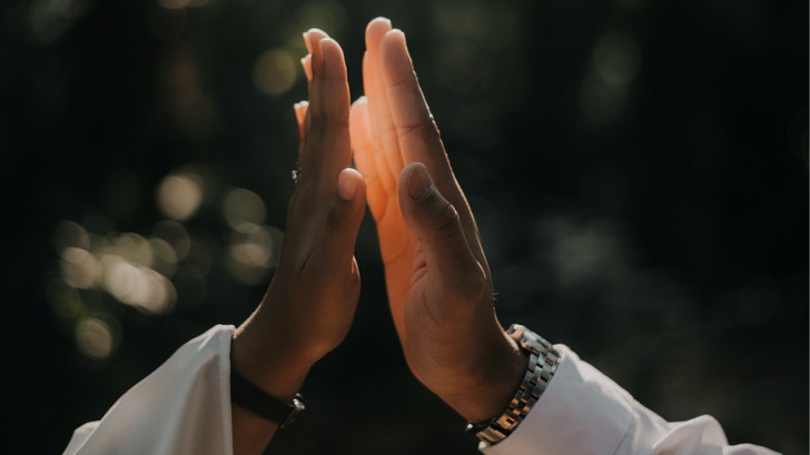 Фото №1 - «Женила на себе»: кому на самом деле выгоден брак?