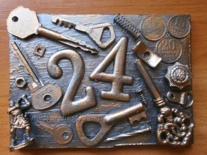 Как сделать дверной номерок своими руками Как сделать дверной номерок своими руками дверной номер