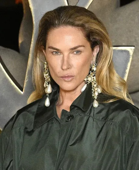 Белла Хадид, Рози Хантингтон-Уайтли, Кейт Мосс, Оливия Уайлд, Марк Эйдельштейн с девушкой и дети звёзд на показе Saint Laurent benjamin cremel,kristy sparow,laurent saintlaurent,айрис лоу,Алеся Кафельникова,алина миллер,Белла Хадид,джейн биркин,джуд лоу,зоя кравиц,Кейт Мосс,леон лурдес,Марк Эйдельштейн,матильда пино,Мишель Пфайффер,надежда ли коэн,Оливия Уайлд,Рози Хантингтон-Уайтли,татьяна чурбанова,франсуа-анри пино,Шарлотта Генсбур,эрин уоссон