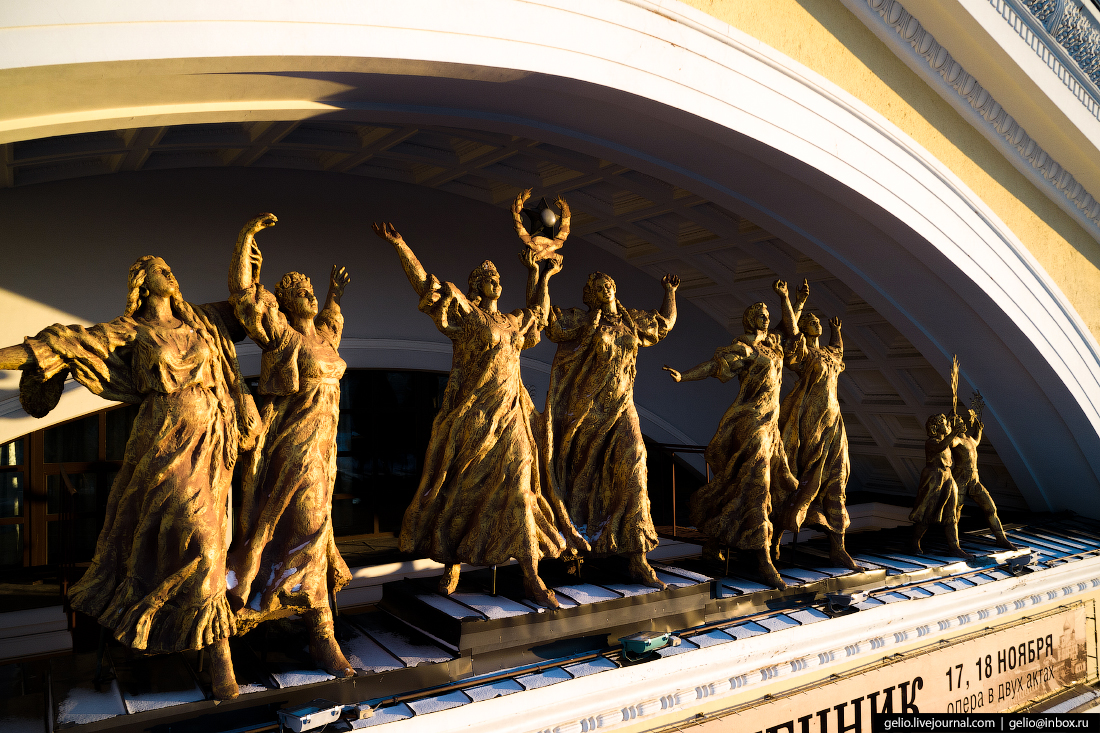 Петрозаводск с высоты, музыкальный театр, скульптуры