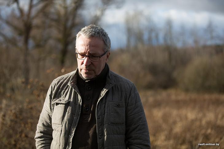 «Вложил сюда все свои сбережения». Как один человек возрождает деревню на Голубых озерах 