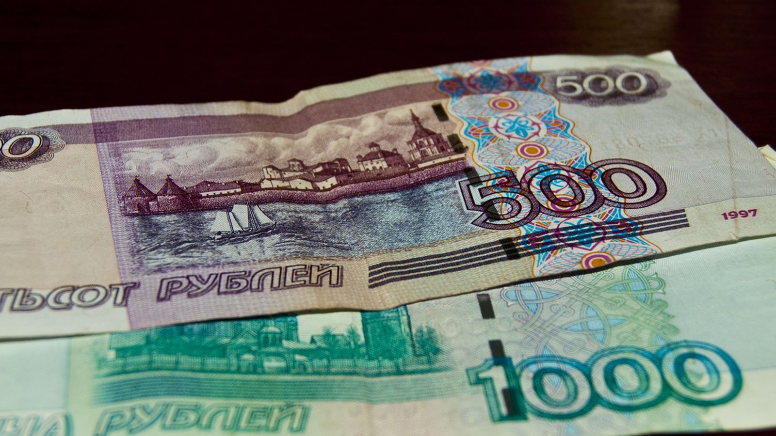 Юрист Гусятников назвал условия для обмена испорченных купюр в банке