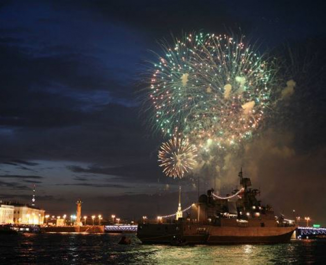 Санкт петербург 30. Корабельный салют. Парад ВМФ салют. Салют день ВМФ. Салют Санкт-Петербург.