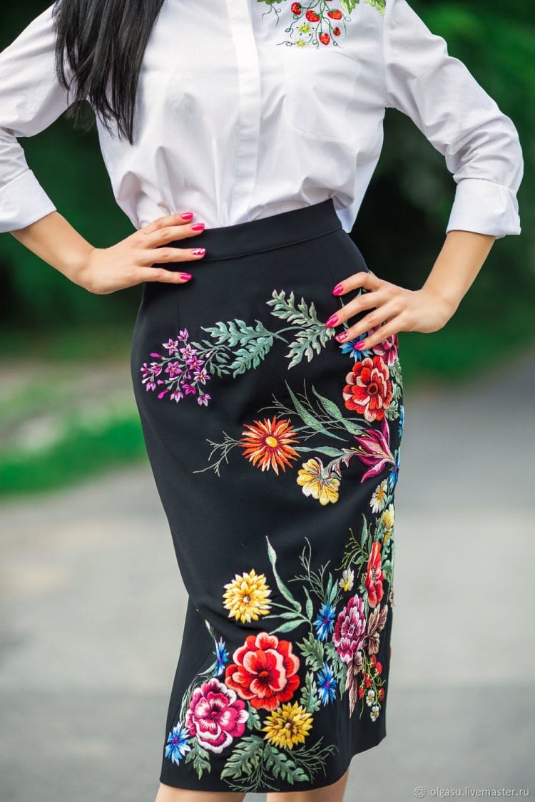 Стильные юбки с вышивкой: лучшие идеи для вдохновения 
