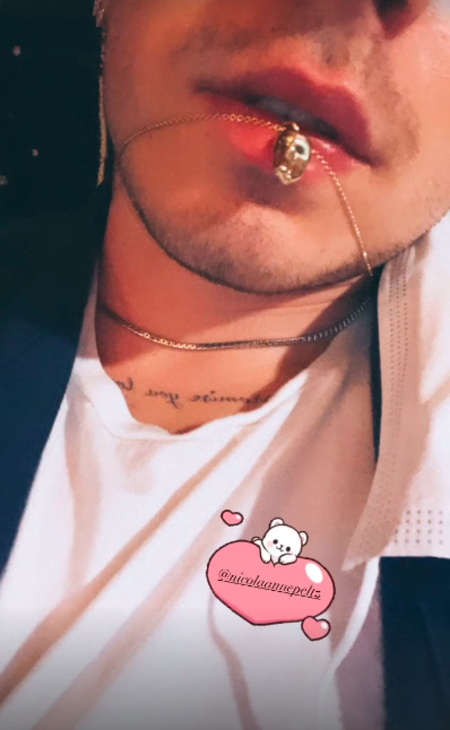 Неоднозначно: Бруклин Бэкхем и Никола Пельтц обменялись кулонами из своих зубов Неоднозначно: Бруклин Бэкхем и Никола Пельтц обменялись кулонами из своих зубов Звезды,Звездные пары