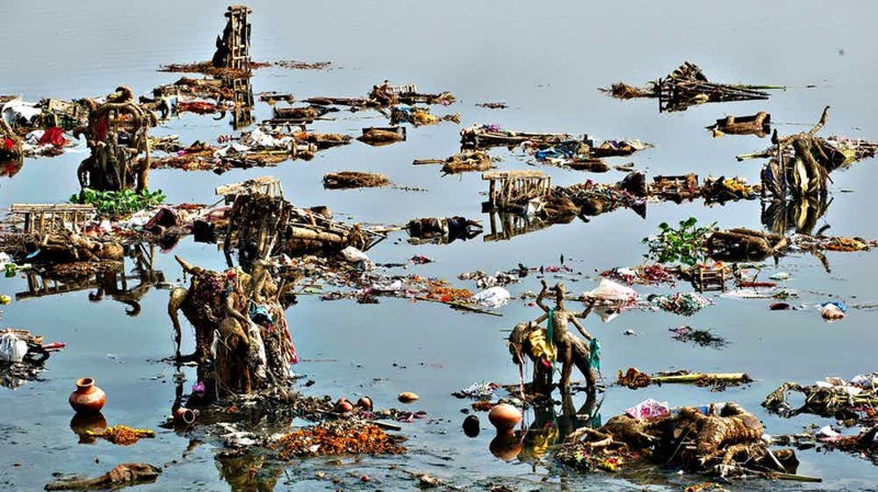 10 рек мира, которые настолько грязные, что в них даже опускать ногу опасно водоем,загрязнение,промышленность,Пространство,река,химия