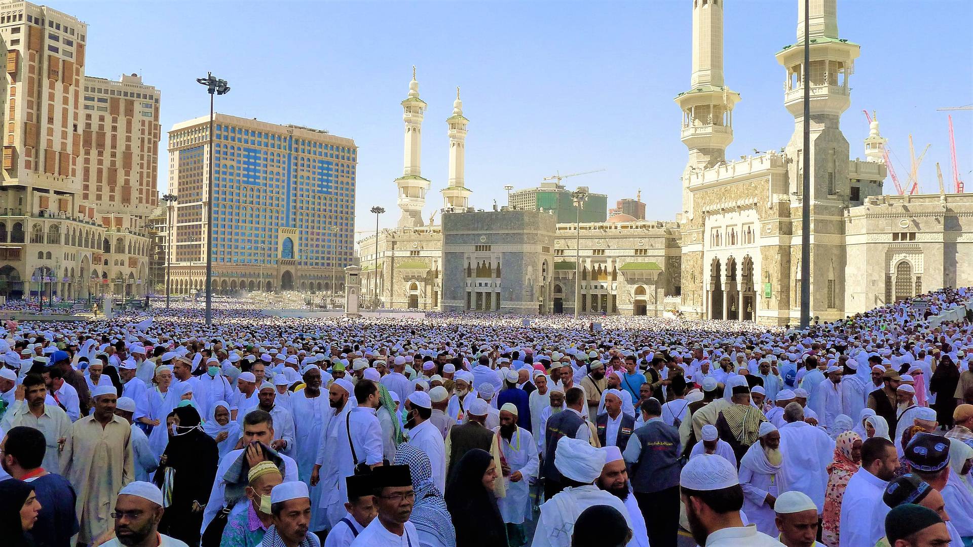 Сколько сейчас в саудовской аравии. Мечеть Мекка паломничество. Саудовская Аравия паломничество Мекка. Город Мекке Медина турист. Мекка мусульман в Саудовской Аравии.