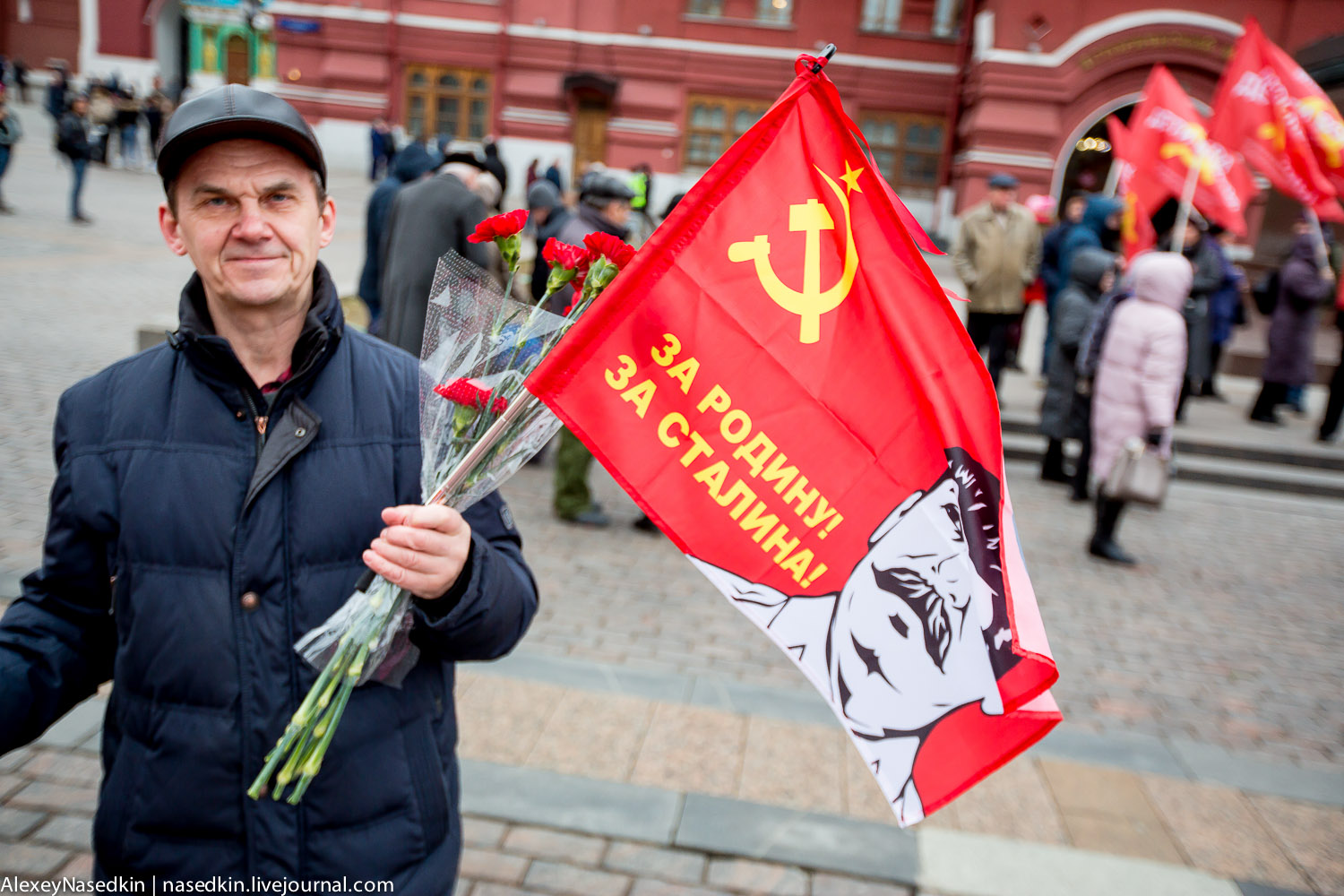 Тиранобесие. Москвичи вышли поклониться Сталину Сегодня, мысли, Алешковский, площади, журналист, сегодня, здесь, Манежной, момент, памяти, необязательно, увидишь, какие, проносятся, светлого, дедушка, отрока, помнят, гордятся, гденибудь