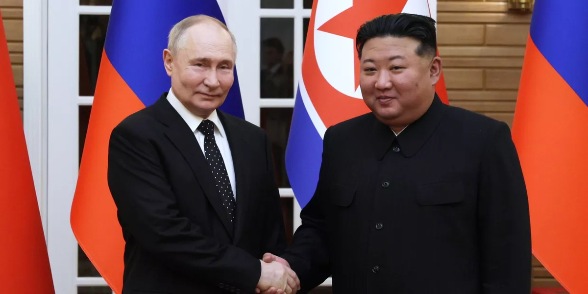 "Россия и Северная Корея подписывают договор о стратегическом партнерстве и отвергают санкции США. Обратили внимание?