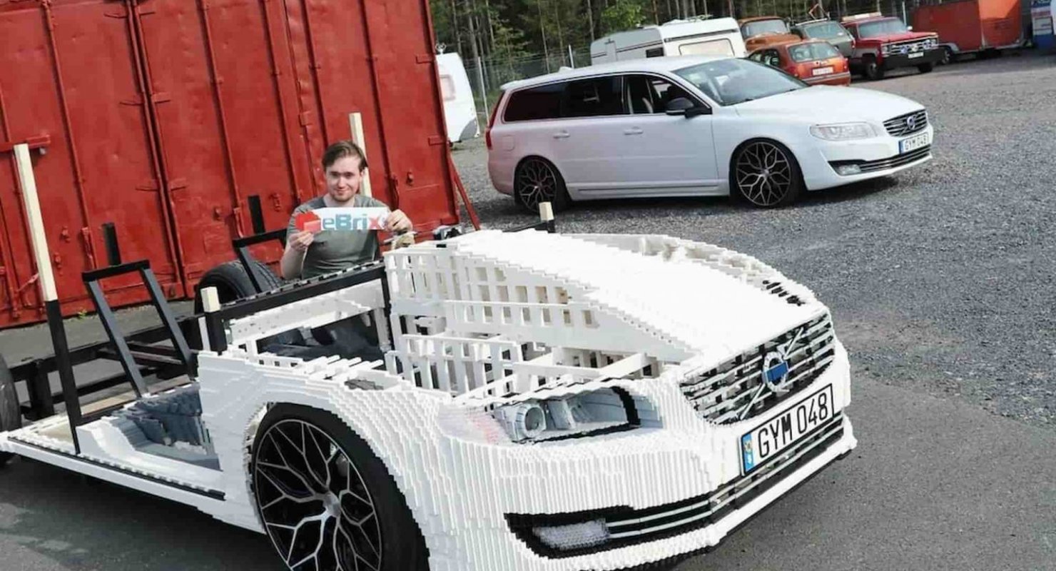 Владелец Volvo V70 строит копию своей машины из Lego