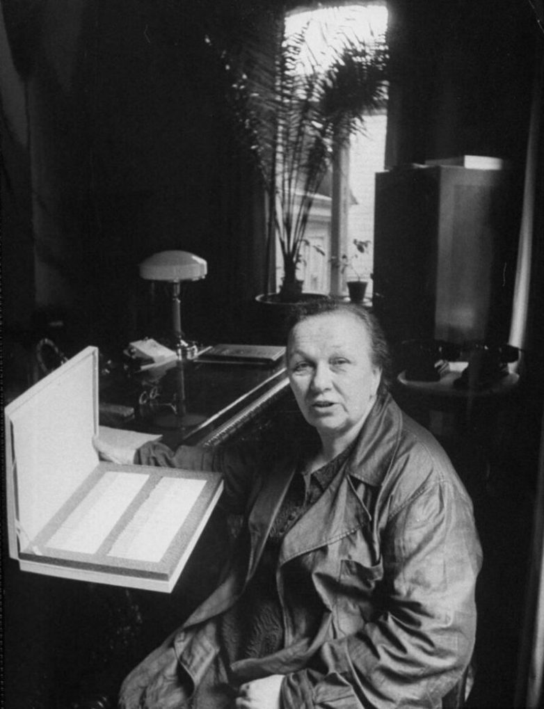 Простые москвички в 1956-м году 