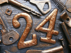 Как сделать дверной номерок своими руками Как сделать дверной номерок своими руками дверной номер